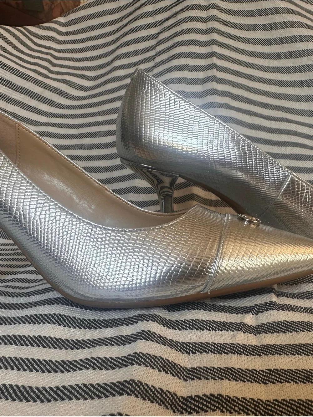 Michael Kors Silver Metallic Lizard Embossed Pointed Toe Pumps